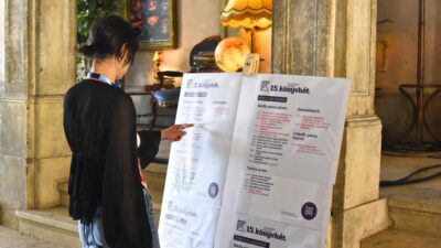 Elkezdődött a 15. Kolozsvári Ünnepi Könyvhét a Bánffy-palotában