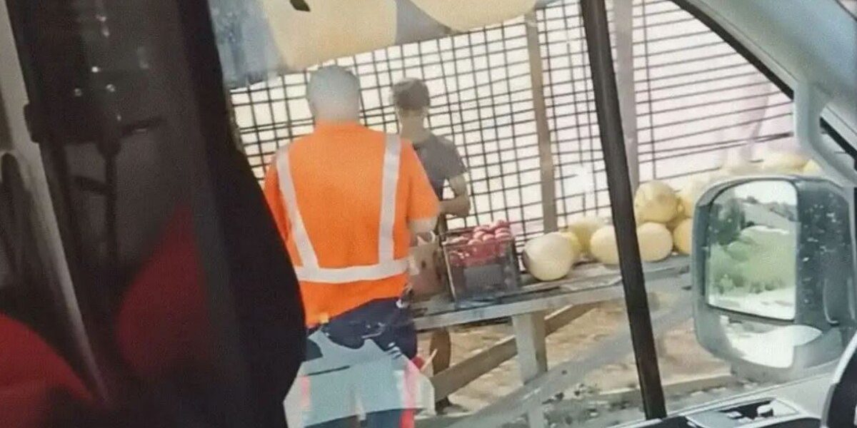 Dinnyét vásárolt a mentős, miközben lázas kisgyermeket szállítottak Bákóban
