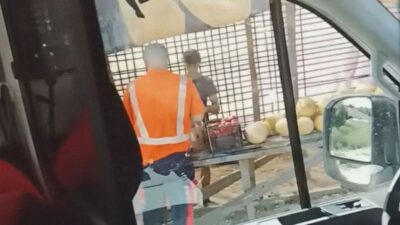 Dinnyét vásárolt a mentős, miközben lázas kisgyermeket szállítottak Bákóban