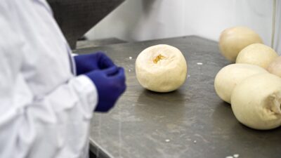 Uniós oltalmat kapott a sertéshólyagba zárt tekei gyúrt sajt