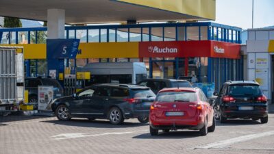 Történelmi csúcson a benzin ára a romániai töltőállomásokon