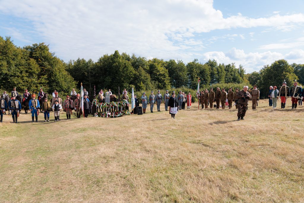 Huszárok a Bekecs-tetőn