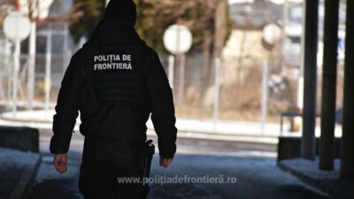 Teherautókban csempészték Magyarországra a migránsokat: házkutatások Krassó-Szörény megyében