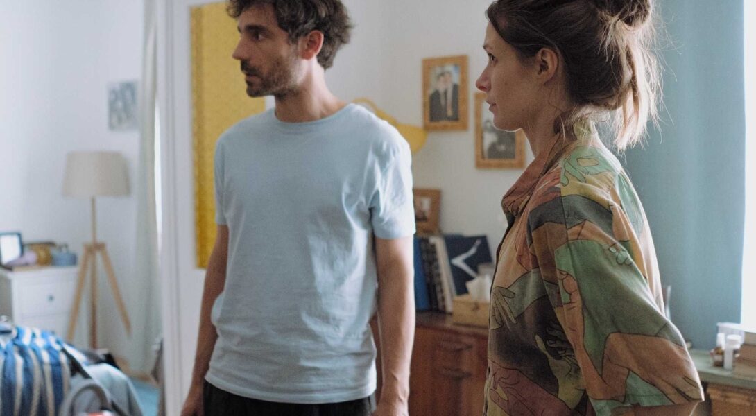 Penész, lift és társasházi háború: péntektől az erdélyi mozikban Reisz Gábor Földszint című filmje