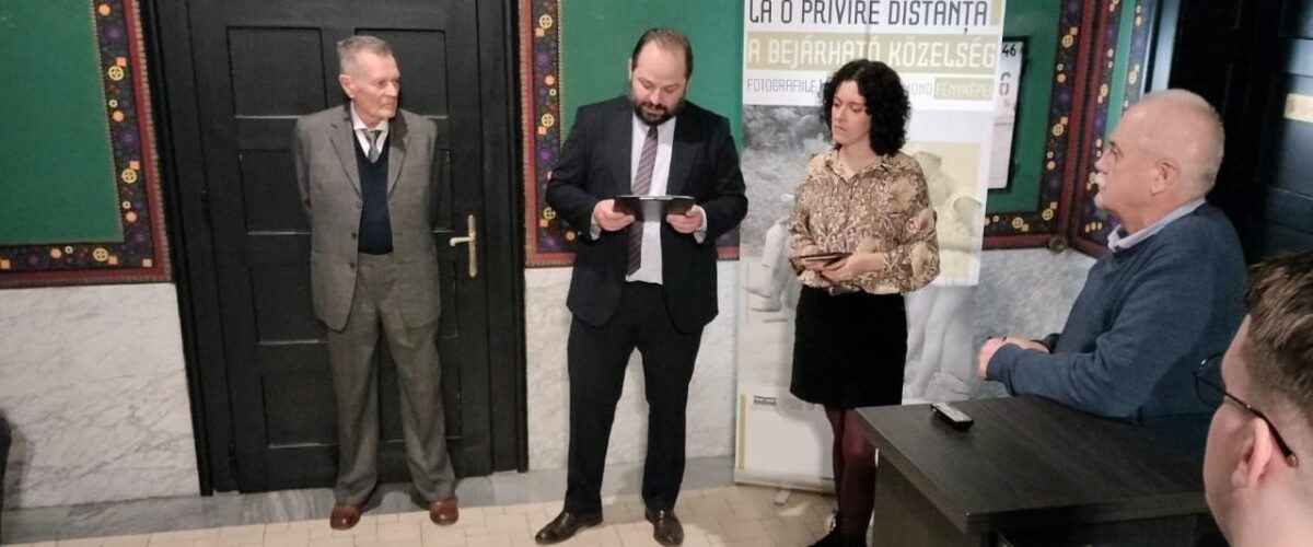 Bejárható közelség: életmű-kiállítás nyílt Bálint Zsigmond fotóiból a marosvásárhelyi Kultúrpalotában