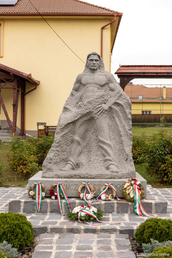 Faültetés Korondon Lőrincz Márton emlékére